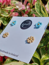 Load image into Gallery viewer, Dúil Dainty flower due stud pack
