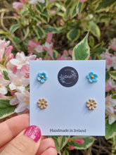 Load image into Gallery viewer, Dúil Dainty flower due stud pack
