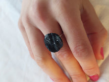 Load image into Gallery viewer, Dúil Black statement ring
