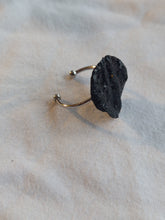 Load image into Gallery viewer, Dúil Black statement ring
